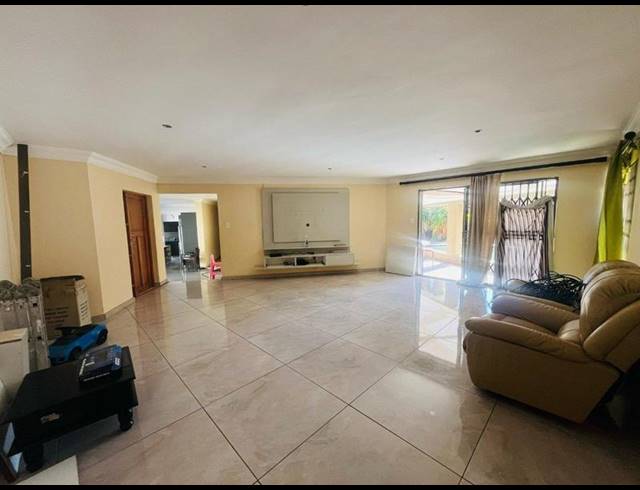 5 BEDROOM HOUSE FOR SALE IN THE REEDS